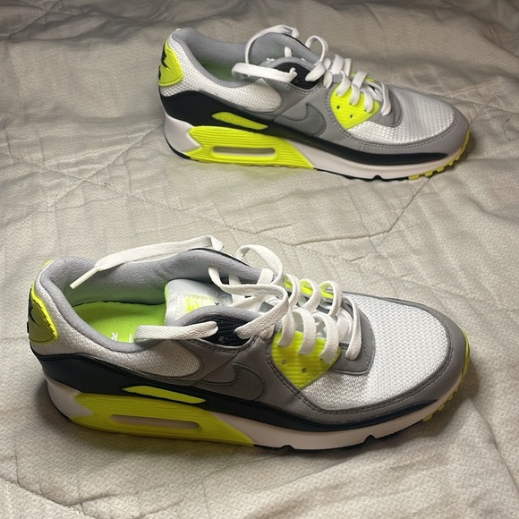 Nike Air Max 90 lime green great condition only wore once - Picture 2 of 4